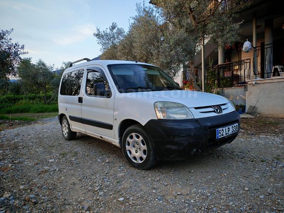 Sahibinden Peugeot Partner 1.9 D 2008 Model  256.000 km Beyaz