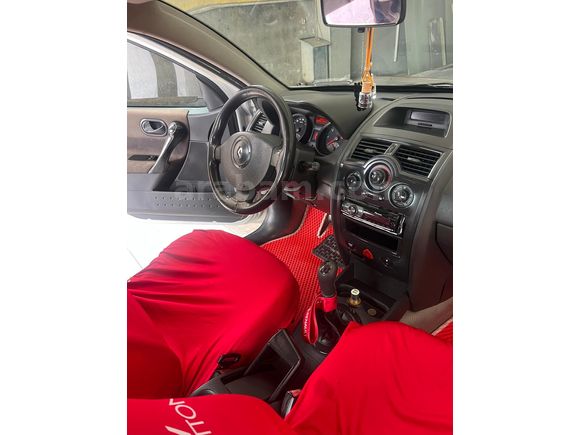 Sahibinden Renault Megane 1.6 RXE 2004 Model  236000 km Gri (Gümüş)
