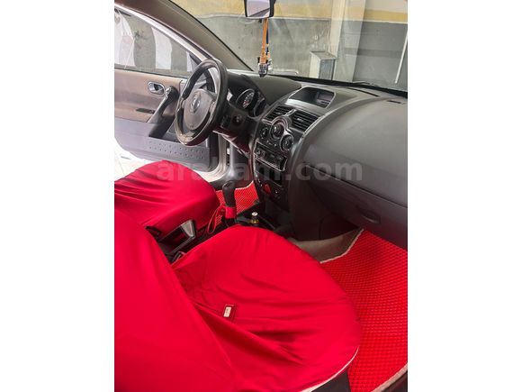 Sahibinden Renault Megane 1.6 RXE 2004 Model  236000 km Gri (Gümüş)