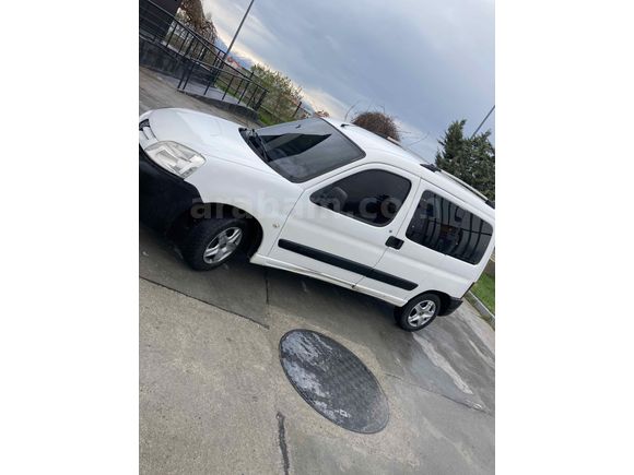 Sahibinden Peugeot Partner 1.9 D 2009 Model  200.000 km Beyaz