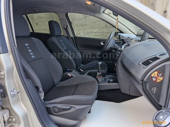 ARAÇ İSTANBULDA 103.000 KM DE MEGANE 1.5 DİZEL MANUEL