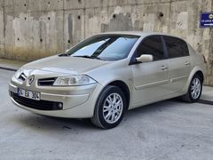 ARAÇ İSTANBULDA 100.000 KM DE MEGANE 1.5 DİZEL MANUEL
