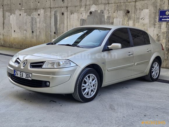 ARAÇ İSTANBULDA 100.000 KM DE MEGANE 1.5 DİZEL MANUEL