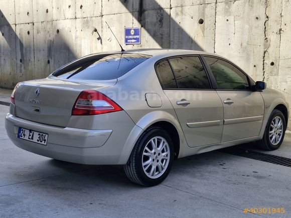 ARAÇ İSTANBULDA 103.000 KM DE MEGANE 1.5 DİZEL MANUEL