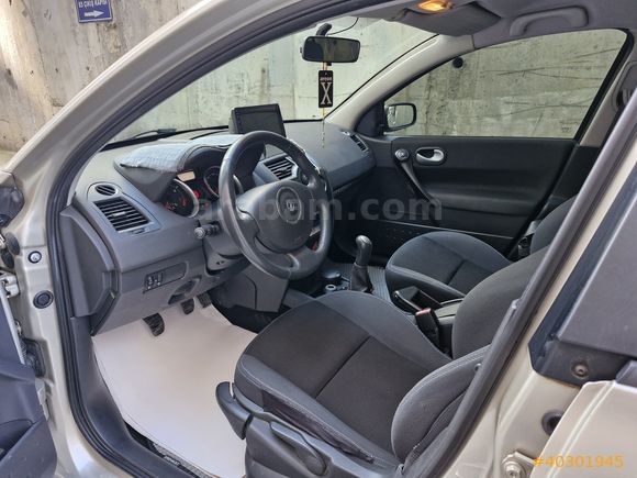 ARAÇ İSTANBULDA 103.000 KM DE MEGANE 1.5 DİZEL MANUEL