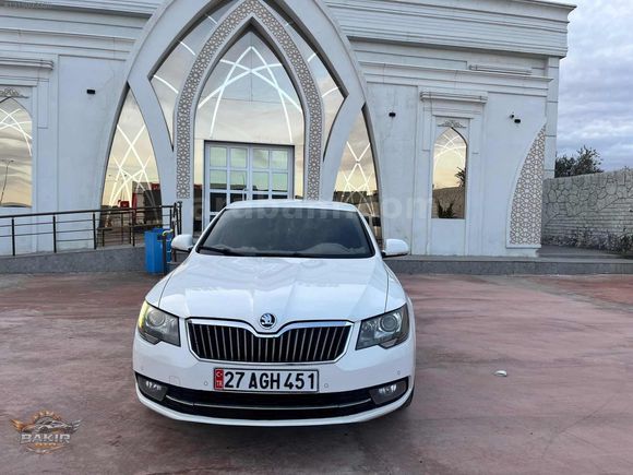 HATASIZ BOYASIZ HASAR KAYITSIZ SKODA SÜPERB MANUEL