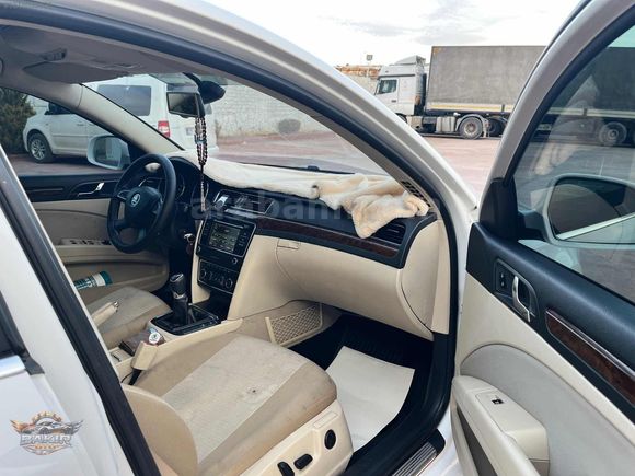 HATASIZ BOYASIZ HASAR KAYITSIZ SKODA SÜPERB MANUEL