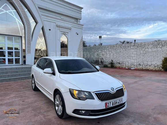HATASIZ BOYASIZ HASAR KAYITSIZ SKODA SÜPERB MANUEL