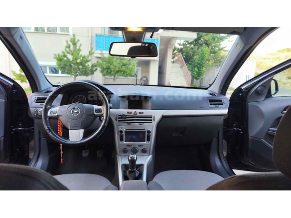 Opel Astra 1.3 CDTI Essentia konfor 2011 Model  210.000 