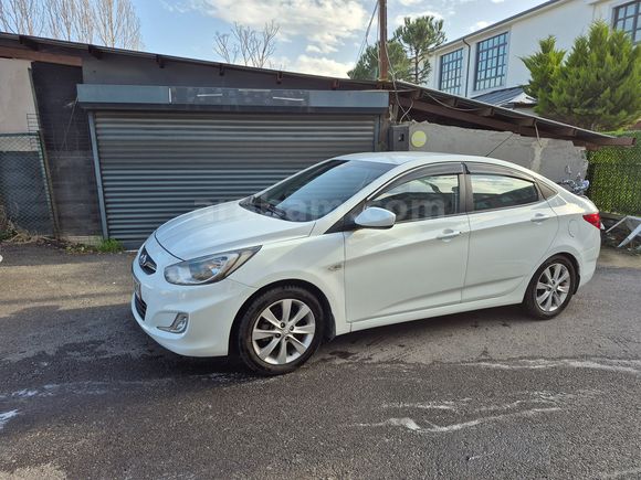 Sahibinden Hyundai Accent Blue 1.4 CVVT Mode Plus 2013 Model 
