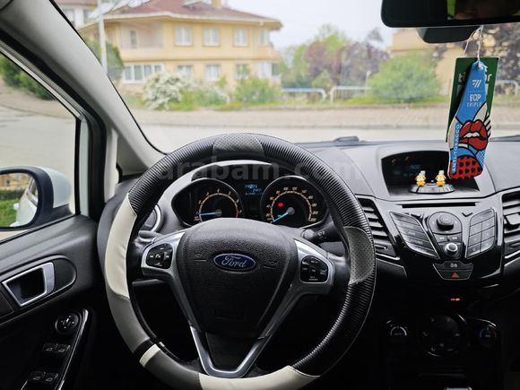 sahibinden satılık Ford Fiesta titanyum paket 6 ileri otomatik vites