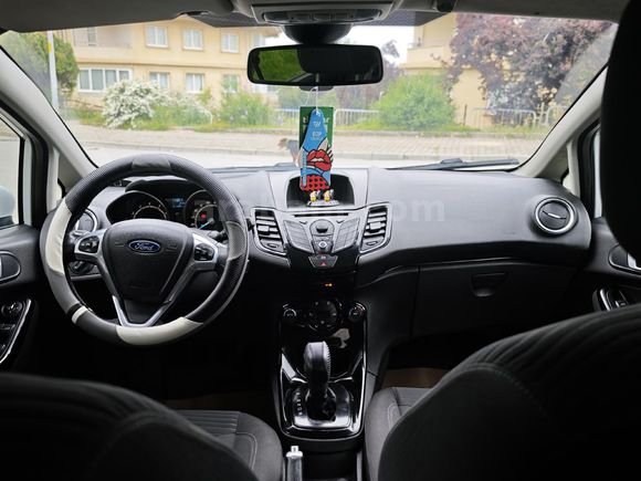 sahibinden satılık Ford Fiesta titanyum paket 6 ileri otomatik vites