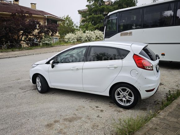 sahibinden satılık Ford Fiesta titanyum paket 6 ileri otomatik vites