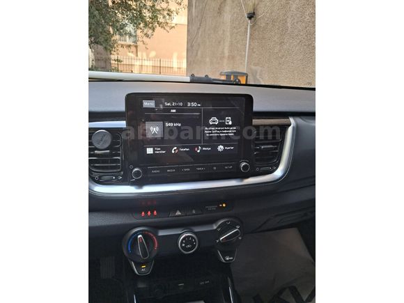 Sahibinden Kia Stonic 1.4 MPI Cool 2023 Model  12.000 km Gri (Gümüş)