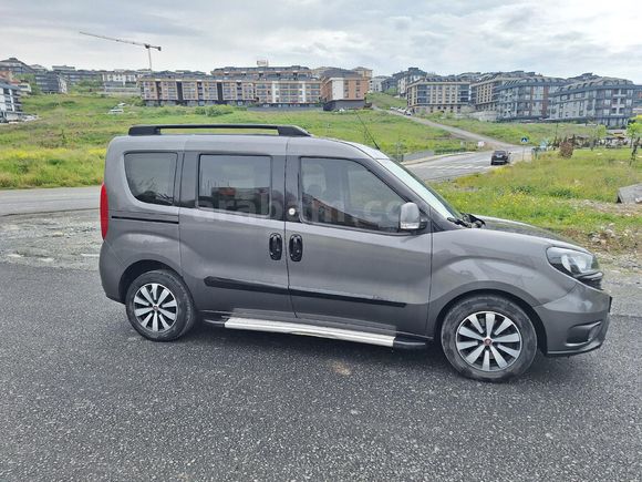 Sahibinden Fiat Doblo Combi 1.6 Multijet Premio Plus 2023 Model  31.000 km Gri