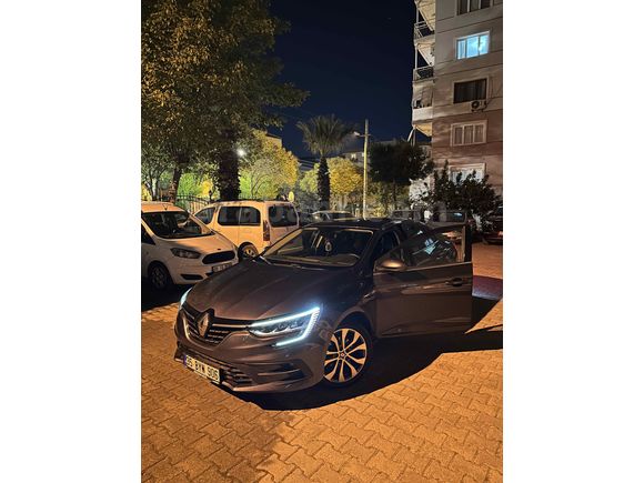 Hatasız/Boyasız/Tramersiz full yetkili servis bakımlı (Biniciye gider)