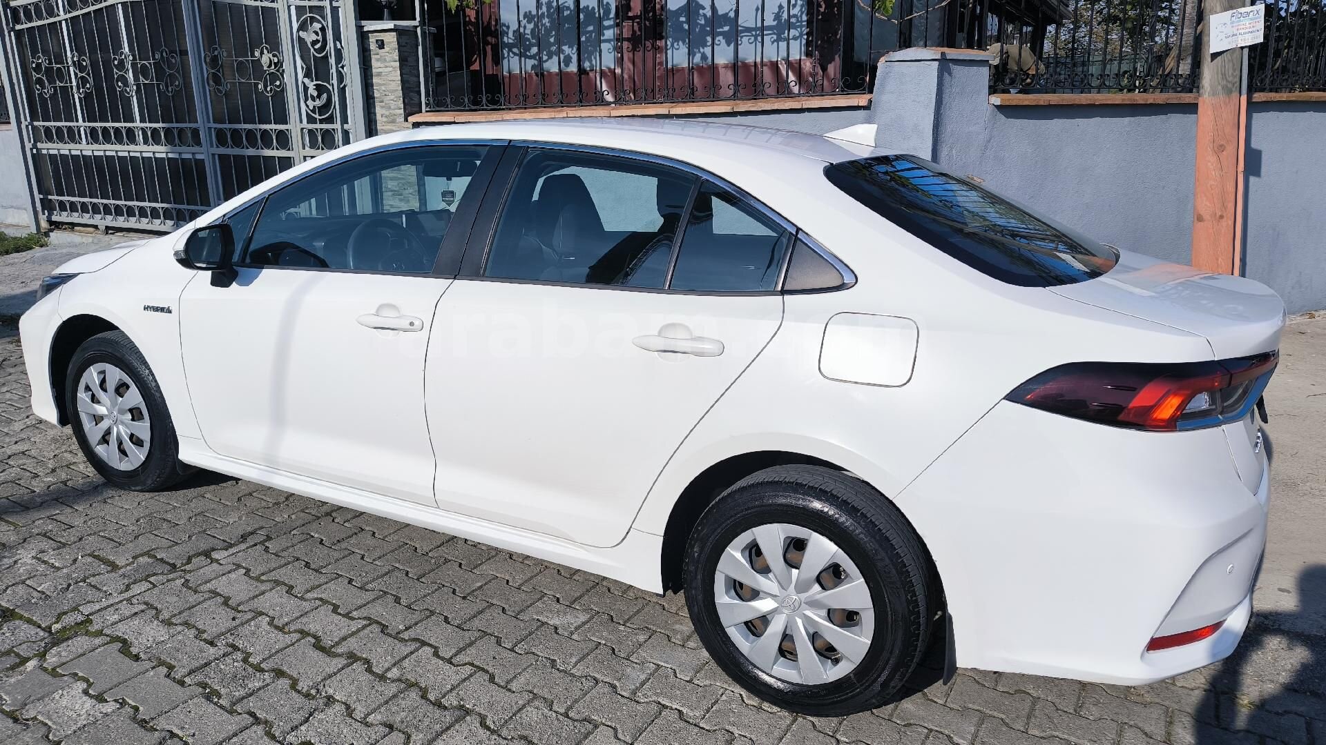 Sahibinden Toyota Corolla 1.8 Hybrid Vision 2020 Model 2