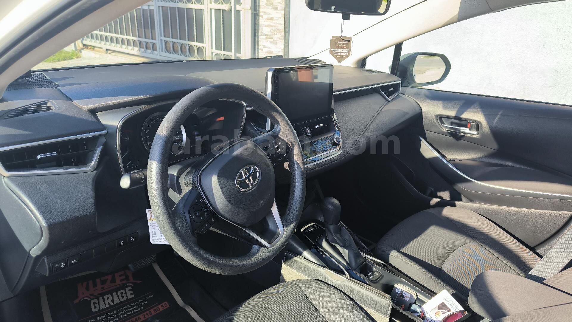 Sahibinden Toyota Corolla 1.8 Hybrid Vision 2020 Model 6