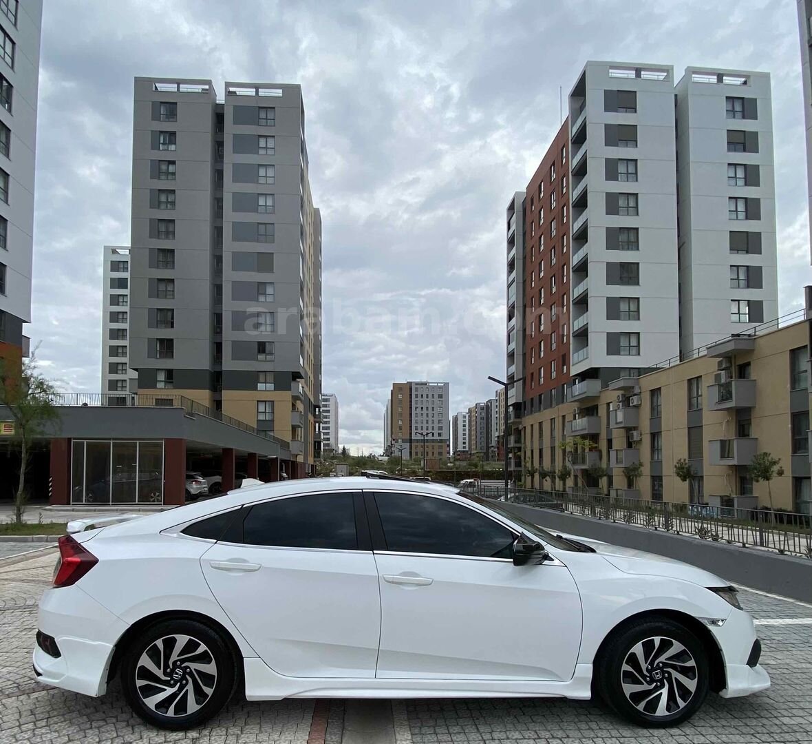 Galeriden Honda Civic 1.6i VTEC Eco Elegance 2016 Model Antalya 230.000 km Beyaz 4