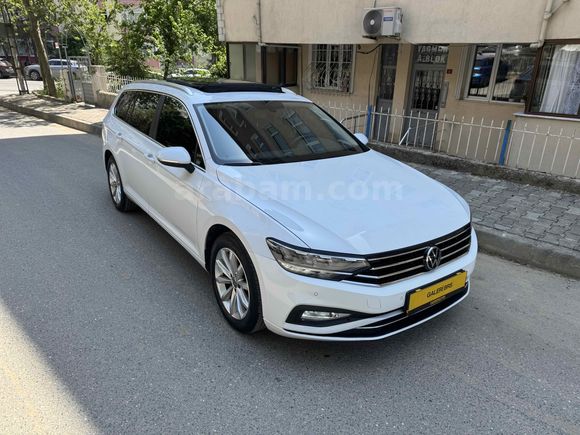 Galeriden Volkswagen Passat Variant 1.5 TSI Business 2023 Model İstanbul 89.177 km Beyaz