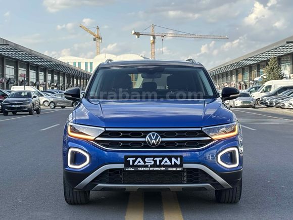 Galeriden  Volkswagen T-Roc 1.5 TSI Style 2023 çıkışlı  hatasız boyasız çift renk 