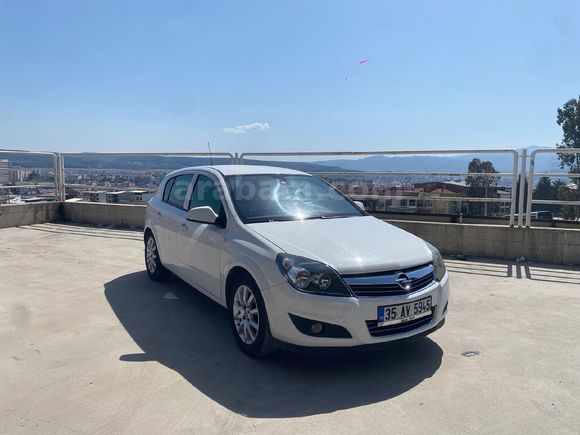 Sahibinden Opel Astra 1.4 Essentia 2011 Model  226000 km Beyaz