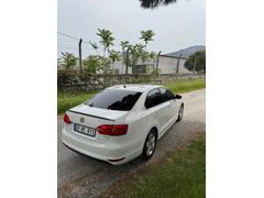 Sahibinden Volkswagen Jetta 1.6 TDi otomatik Comfortline 2013 Model  198.000 km Beyaz