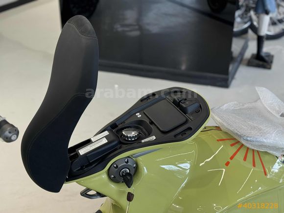 | UNIQ AUTO | VESPA 946 150i.e. BUNNY PRE.SELE FULL LCD EKRN
