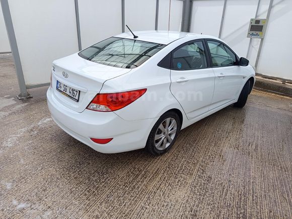 Kusursuz temizlikte Hyundai Accent Blue 1.4 D-CVVT Mode Plus 2017 Model Edirne