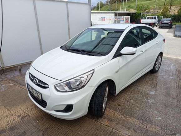 Kusursuz temizlikte Hyundai Accent Blue 1.4 D-CVVT Mode Plus 2017 Model Edirne