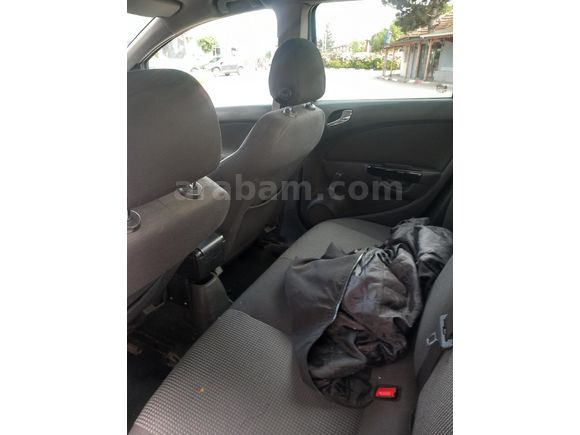 Sahibinden Opel Corsa 1.3 CDTI Essentia 2012 Model  295.000 km Beyaz