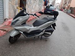 Acil Satılık. Düşük km Sıfır gibi temiz. Honda pcx