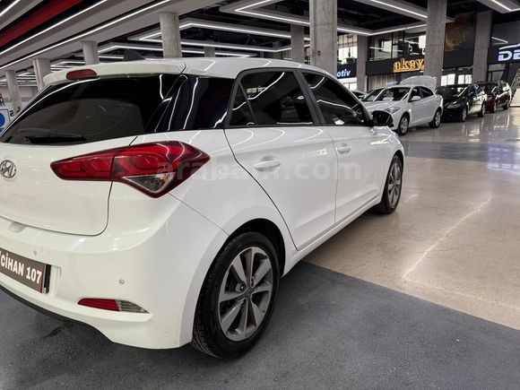 2015 MODEL HATASIZ BOYASIZ 114BİN KM