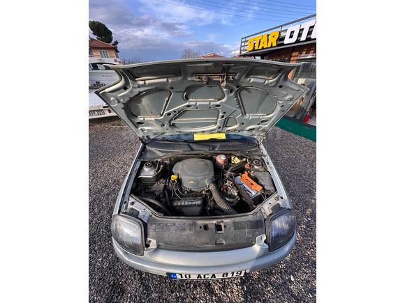 Galeriden Renault Clio 1.4 RTA 2000 Model Balıkesir