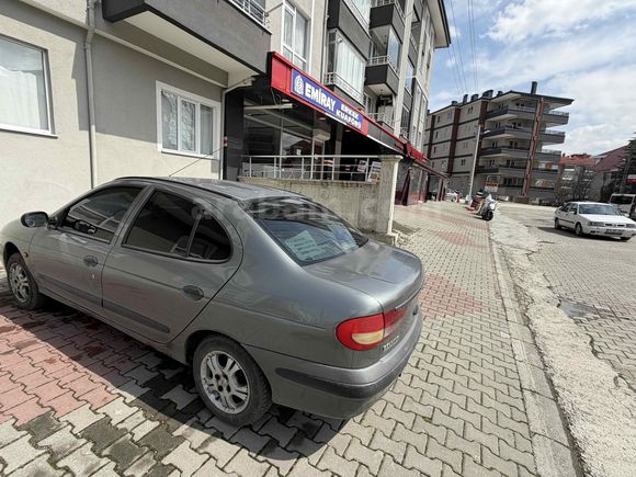 Sahibinden Renault Megane 1.4 RTA 2001 Model  163000 km Füme