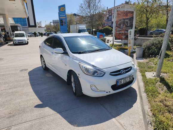 Sahibinden Hyundai Accent Blue 1.6 CRDI Mode Plus 2015 Model Ankara 192.000 km Beyaz