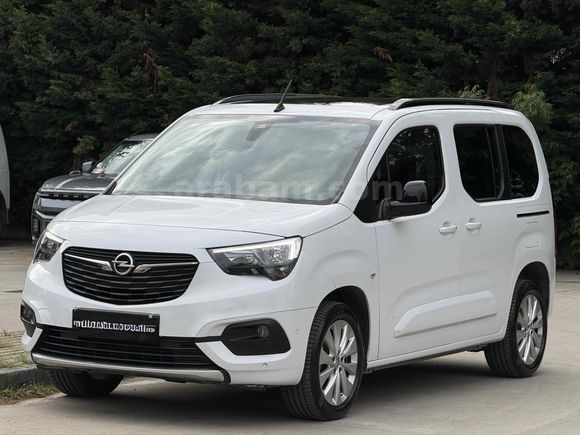 MESTOĞLU / 2023 OPEL COMBO 1.5D ULTİMATE CAM TAVAN HATASIZ BOYASIZ SADECE 60.000 KM