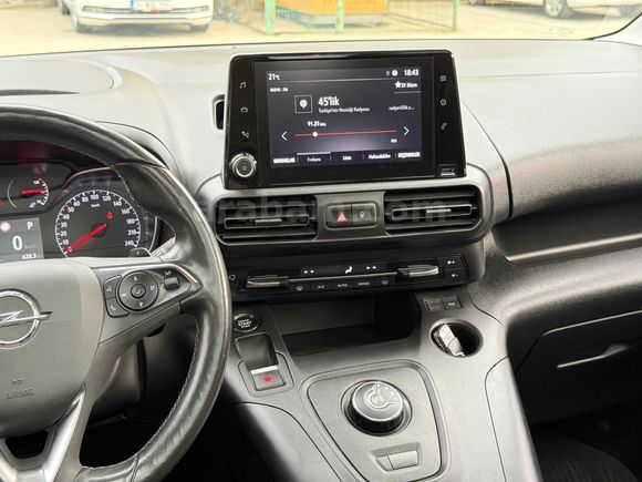 MESTOĞLU / 2023 OPEL COMBO 1.5D ULTİMATE CAM TAVAN HATASIZ BOYASIZ SADECE 60.000 KM