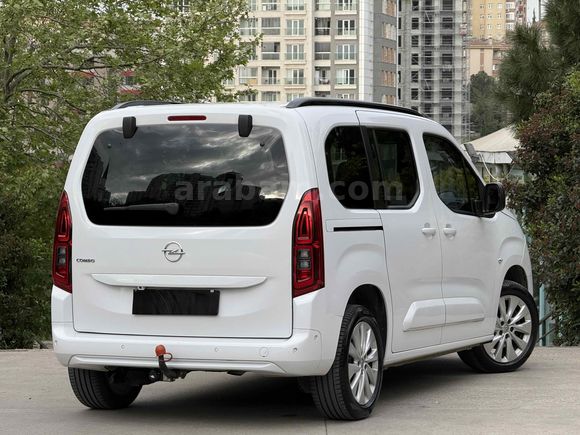 MESTOĞLU / 2023 OPEL COMBO 1.5D ULTİMATE CAM TAVAN HATASIZ BOYASIZ SADECE 60.000 KM