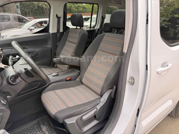 MESTOĞLU / 2023 OPEL COMBO 1.5D ULTİMATE CAM TAVAN HATASIZ BOYASIZ SADECE 60.000 KM
