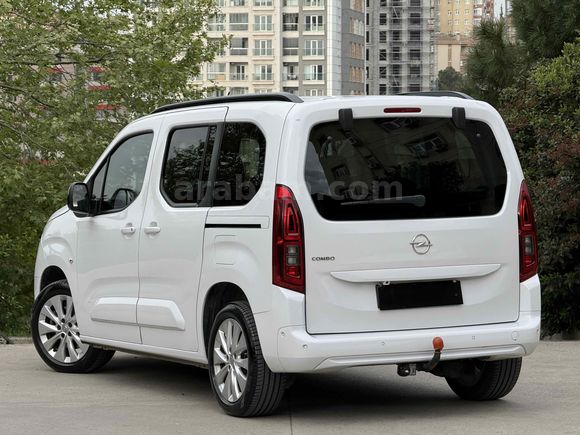 MESTOĞLU / 2023 OPEL COMBO 1.5D ULTİMATE CAM TAVAN HATASIZ BOYASIZ SADECE 60.000 KM