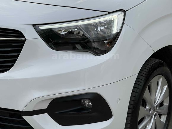 MESTOĞLU / 2023 OPEL COMBO 1.5D ULTİMATE CAM TAVAN HATASIZ BOYASIZ SADECE 60.000 KM