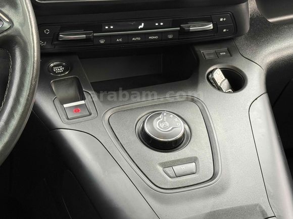 MESTOĞLU / 2023 OPEL COMBO 1.5D ULTİMATE CAM TAVAN HATASIZ BOYASIZ SADECE 60.000 KM