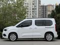 MESTOĞLU / 2023 OPEL COMBO 1.5D ULTİMATE CAM TAVAN HATASIZ BOYASIZ SADECE 60.000 KM