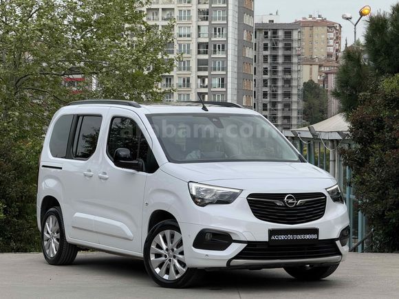MESTOĞLU / 2023 OPEL COMBO 1.5D ULTİMATE CAM TAVAN HATASIZ BOYASIZ SADECE 60.000 KM