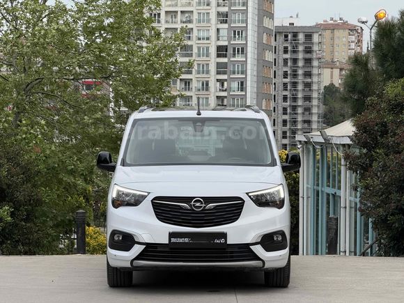 MESTOĞLU / 2023 OPEL COMBO 1.5D ULTİMATE CAM TAVAN HATASIZ BOYASIZ SADECE 60.000 KM