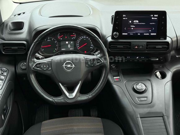 MESTOĞLU / 2023 OPEL COMBO 1.5D ULTİMATE CAM TAVAN HATASIZ BOYASIZ SADECE 60.000 KM
