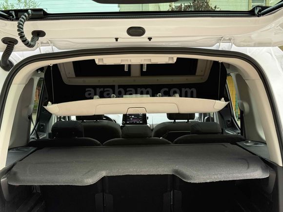 MESTOĞLU / 2023 OPEL COMBO 1.5D ULTİMATE CAM TAVAN HATASIZ BOYASIZ SADECE 60.000 KM