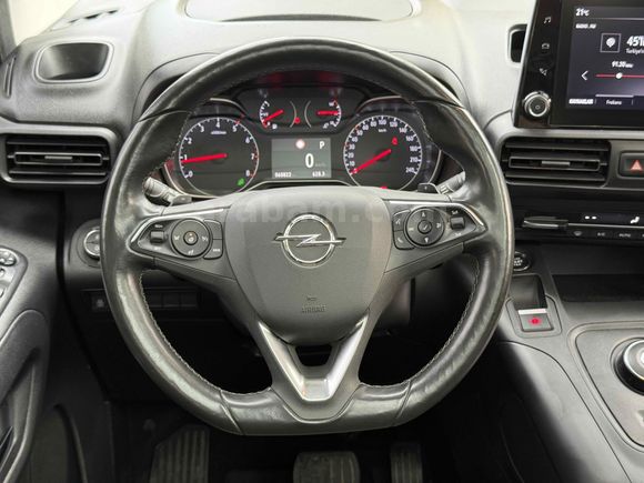 MESTOĞLU / 2023 OPEL COMBO 1.5D ULTİMATE CAM TAVAN HATASIZ BOYASIZ SADECE 60.000 KM