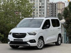 MESTOĞLU / 2023 OPEL COMBO 1.5D ULTİMATE CAM TAVAN HATASIZ BOYASIZ SADECE 60.000 KM